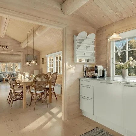 3 Bedroom Cozy In Hébergement de vacances *